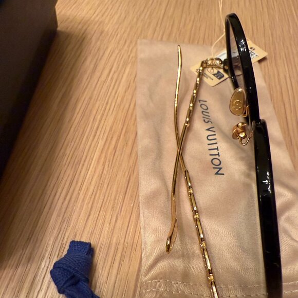 My LV Chain Two Classique Square Sunglasses - Picture 3 of 8